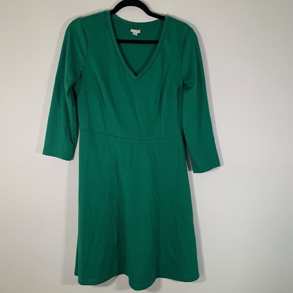 Merona Dress Women’s Medium Green Long Sleeve V-neck Knee Length